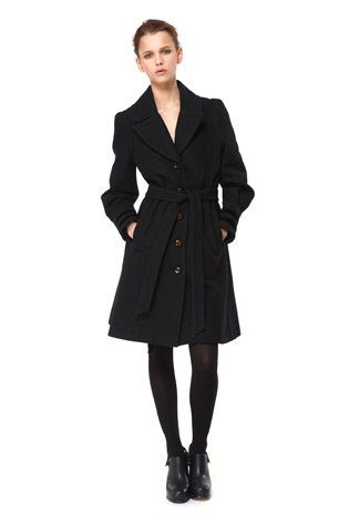 černý kabát, kolekce Capsule od Niny Persson