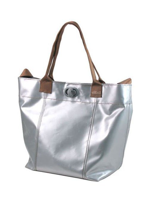 dámská stříbrná taška Abteil z plachty nákladních aut (€ 99)
