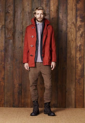 pánská červená bunda, šedé sako, fialová košile a hnědé kalhoty Ben Sherman