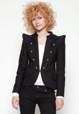 dámské černé sako s výraznými rameny Minimum (€ 74.90)