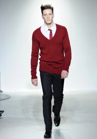 pánský rudý svetr s červenou kravatou Ehud