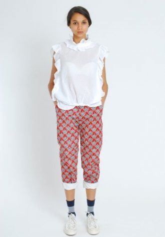 dámská bílá halenka a červené kalhoty se vzorem Eley Kishimoto