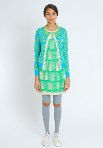 dámský tyrkysový svetr a zelené minišaty Eley Kishimoto
