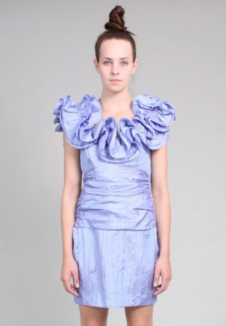 dámské bleděmodré šaty Ramona West s nabíraným límcem (75 USD)